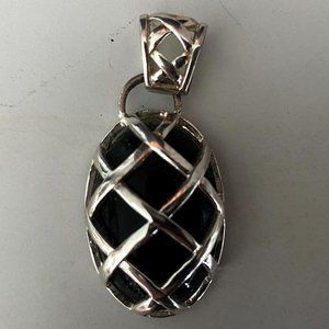 🌟 LAST CALL!!! 🌟 LIKE NEW! Oval Black & Silver Pendant